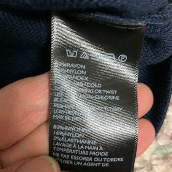 New lace front crop top - Picture 6 of 7